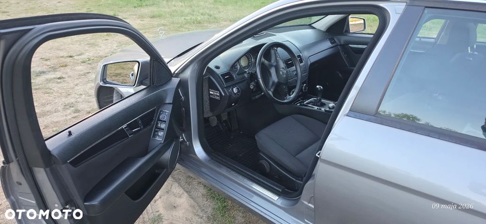 Mercedes-Benz Klasa C 180 Kompressor BlueEFFICIENCY Avantgarde - 4