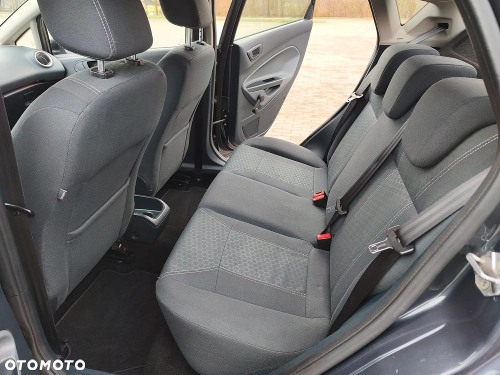 Ford Fiesta 1.25 Ghia - 34