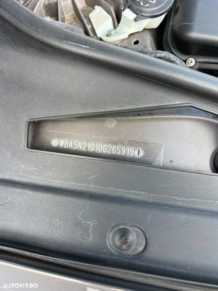 BMW Seria 5 520d - 38