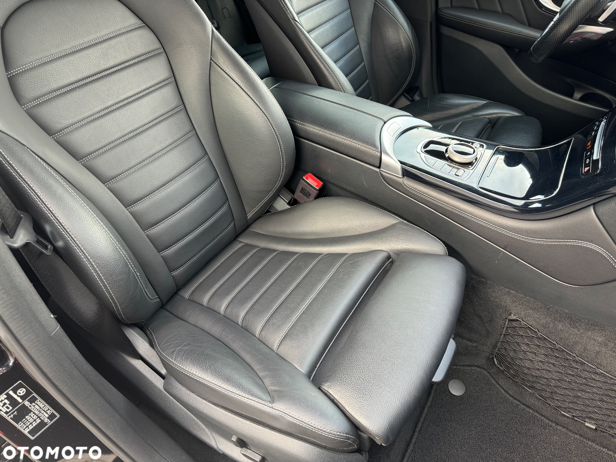 Mercedes-Benz GLC 250 Coupe 4Matic 9G-TRONIC AMG Line - 25