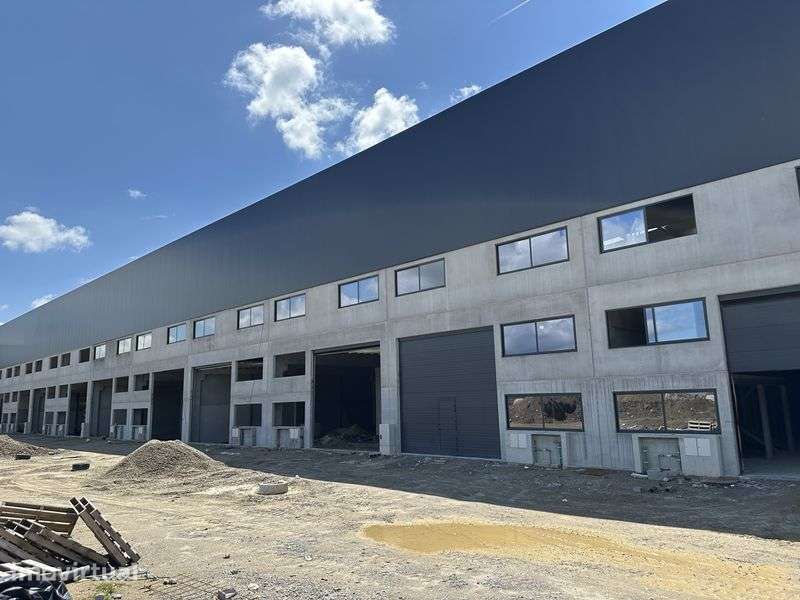 Pavilhões Industriais com 800m2 e 400m2 - Grande imagem: 3/12