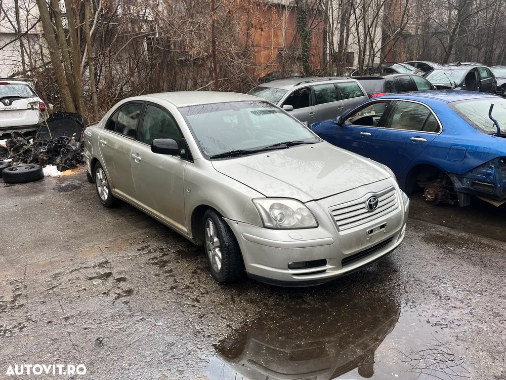 Dezmembrez Toyota Avensis  2005 2,2 diesel bej auriu non facelift - 1