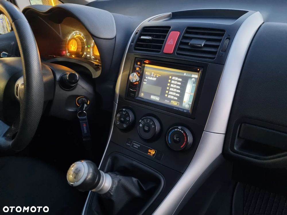 Toyota Auris 1.6 2010 - 13