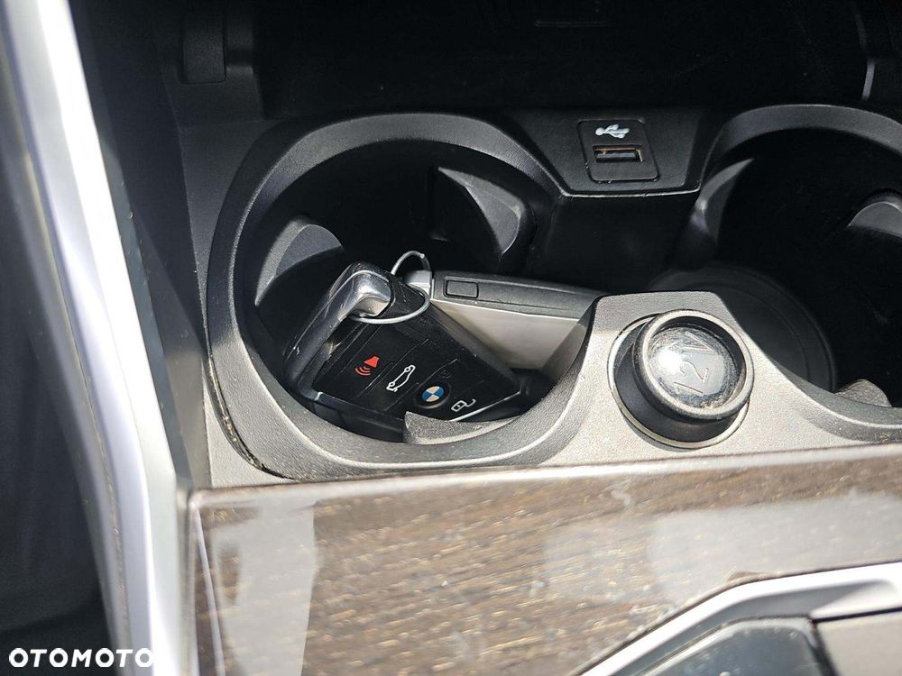 BMW Seria 3 330i M Sport - 16