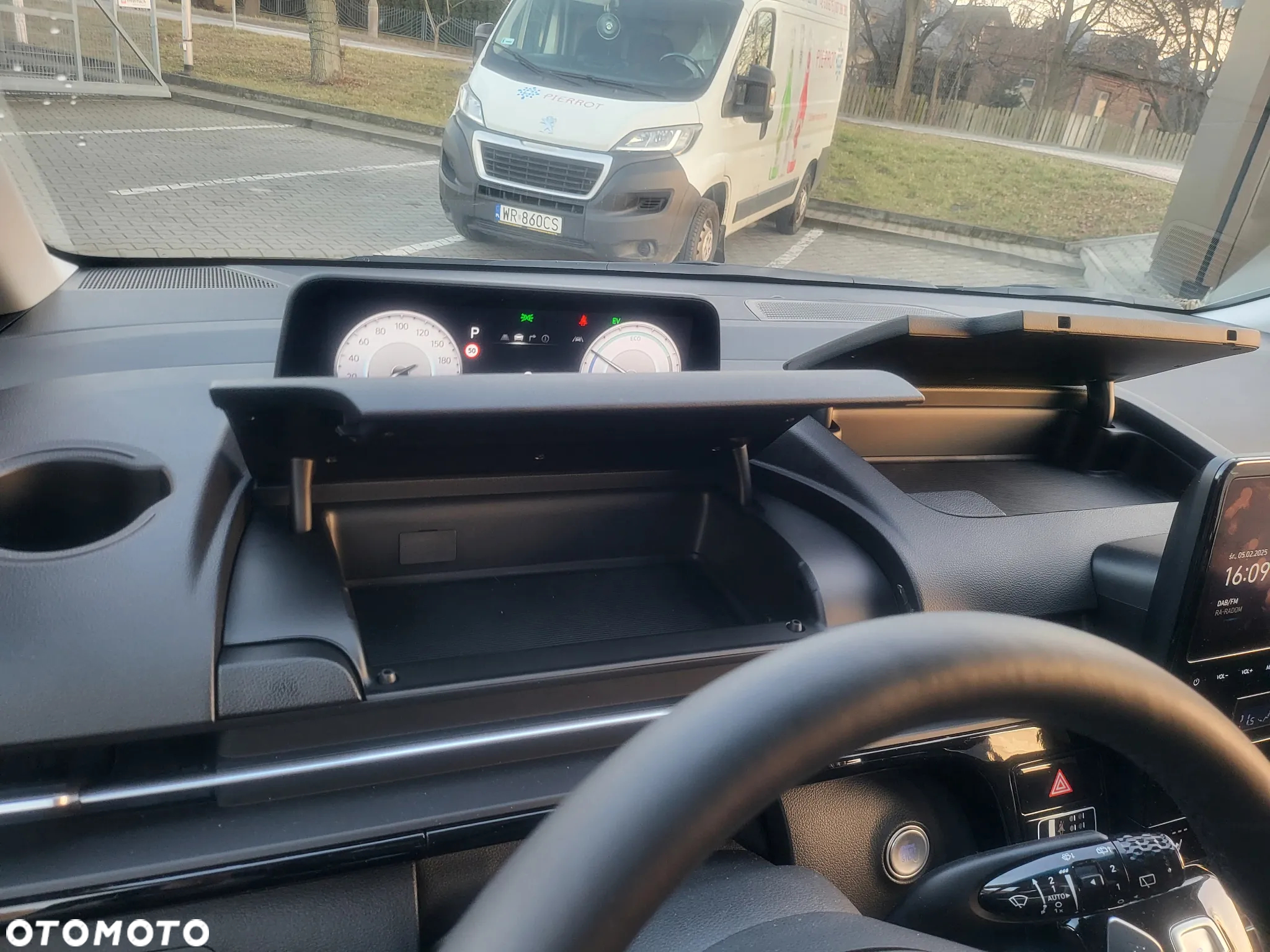 Hyundai Staria 1.6 T-GDI HEV Smart VIP - 29
