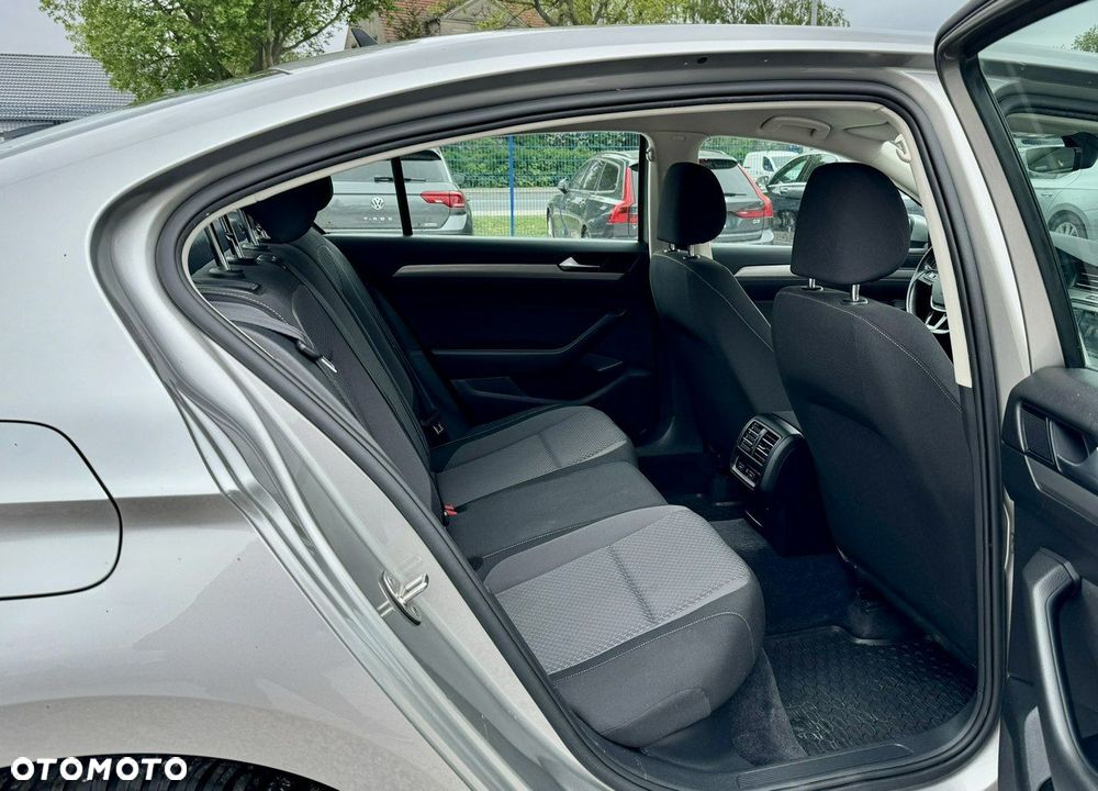 Volkswagen Passat - 12