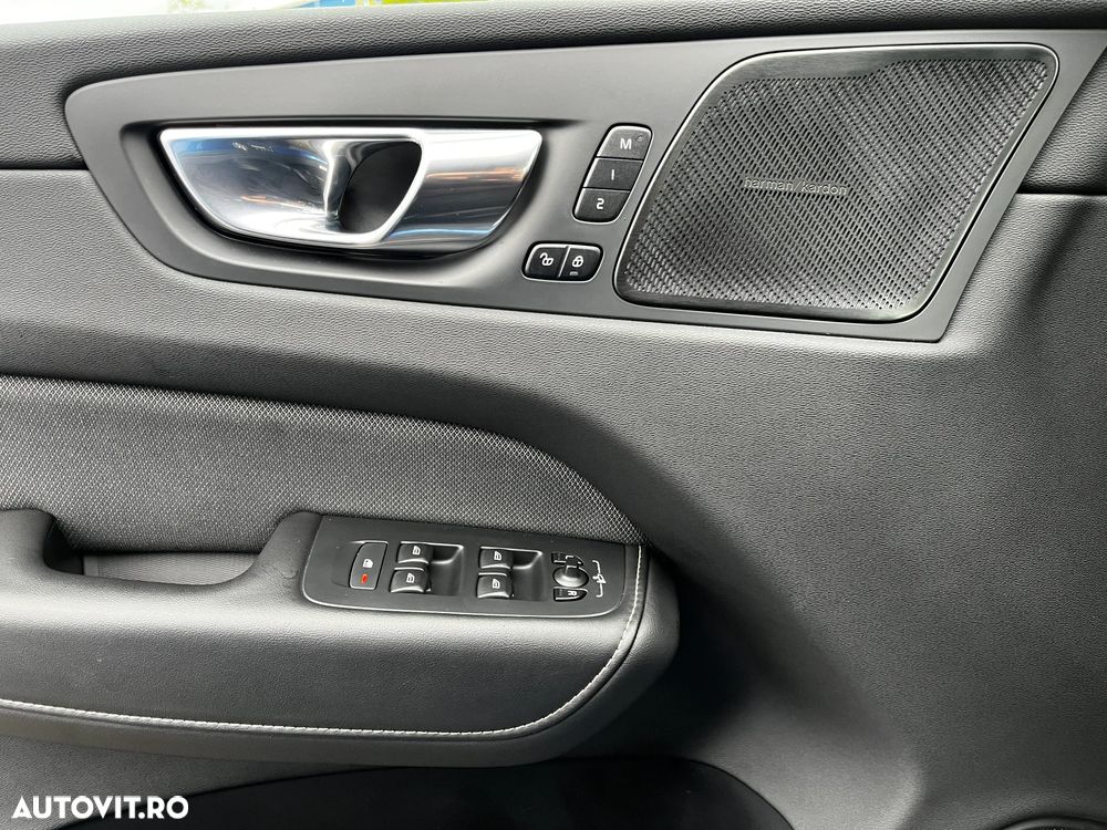 Volvo XC 60 B4 MHEV AT8 FWD R-Design - 21