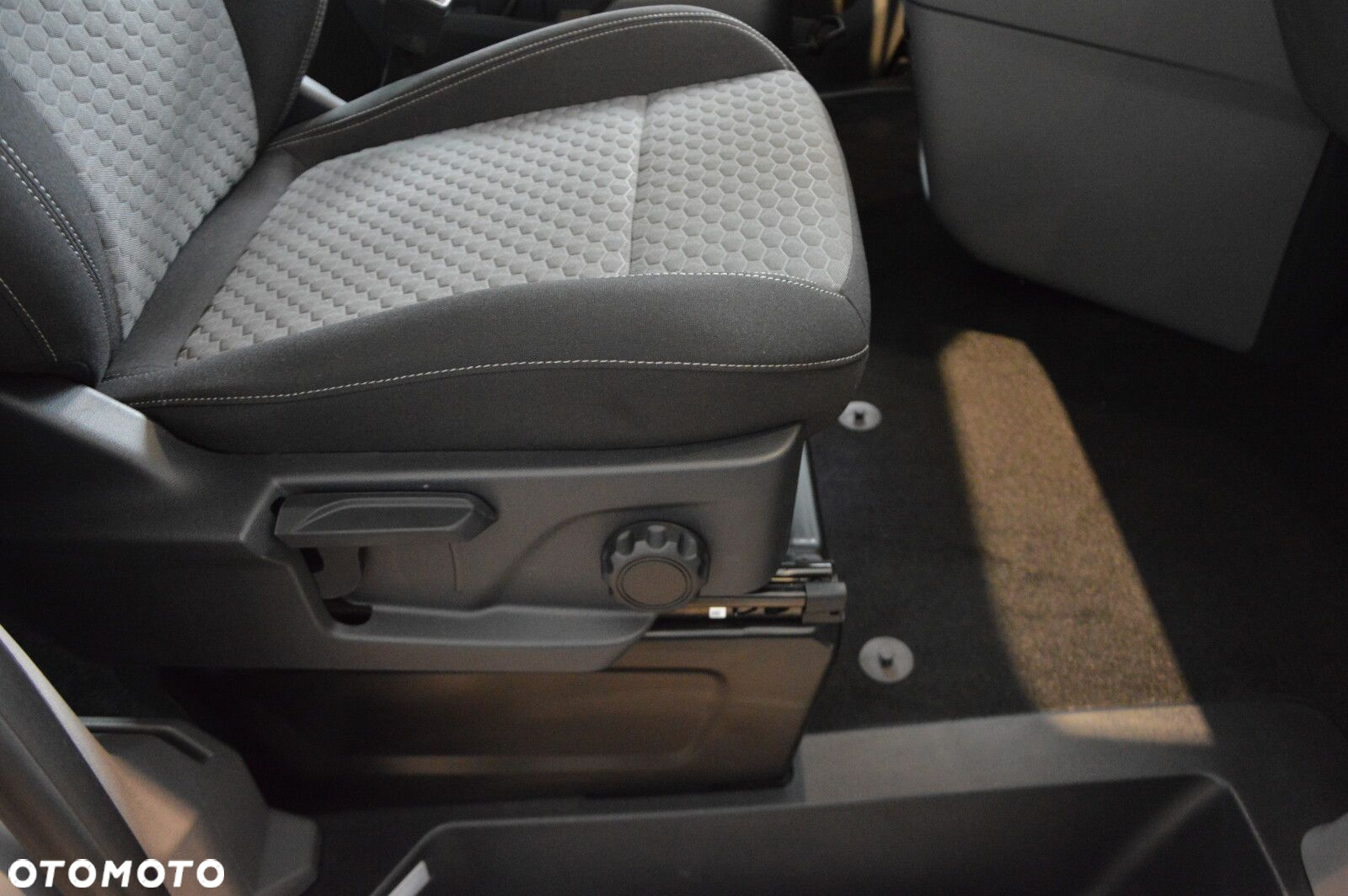 Volkswagen Caravelle Life - 25