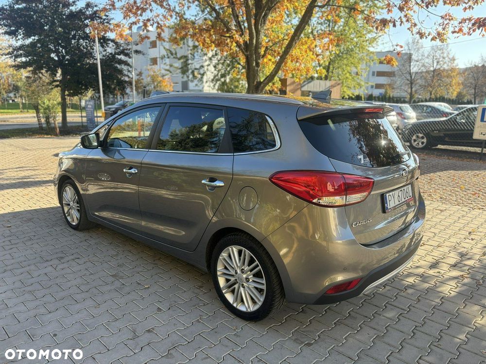 Kia Carens - 5