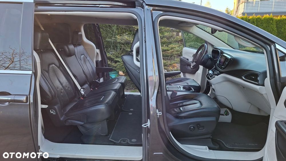 Chrysler Pacifica - 20
