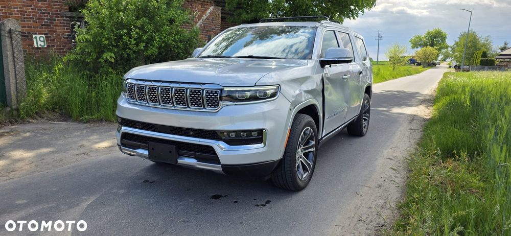Jeep Grand Wagoneer - 10