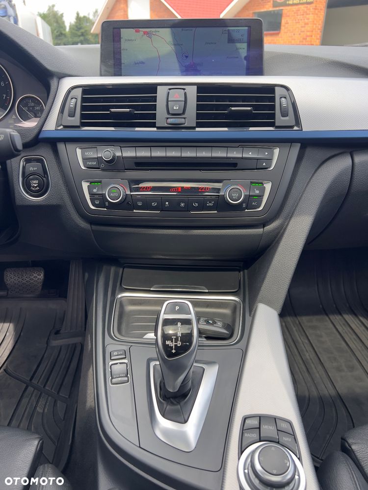BMW Seria 3 335i Sport-Aut Luxury Line - 28