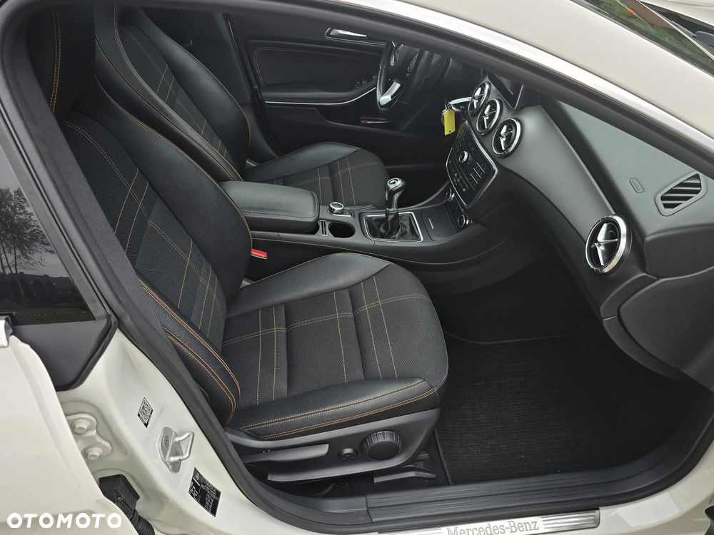 Mercedes-Benz CLA 180 Peak Edition - 15