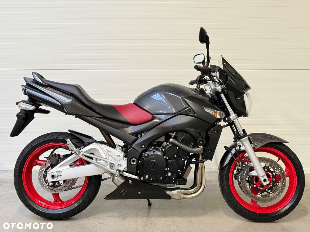 Suzuki GSR - 3