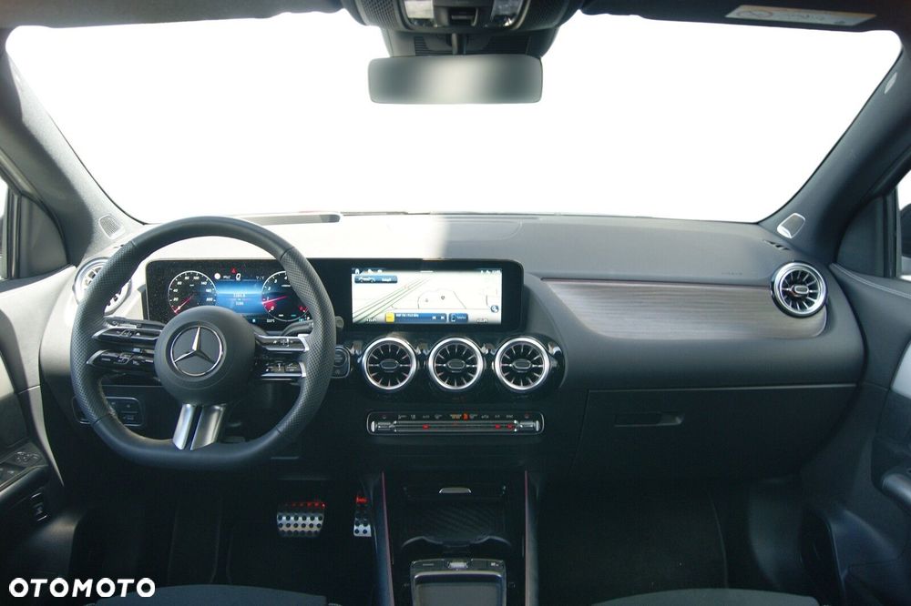 Mercedes-Benz GLA - 11