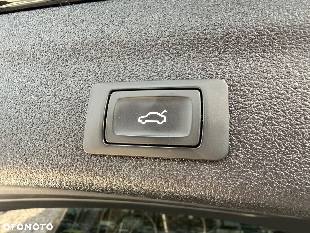 Audi A6 Avant 55 TFSI e quattro S tronic S line - 32