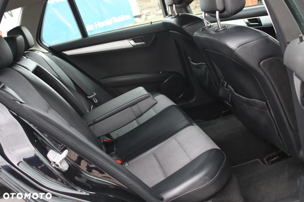 Mercedes-Benz Klasa C 180 CGI BlueEFFICIENCY Avantgarde - 7