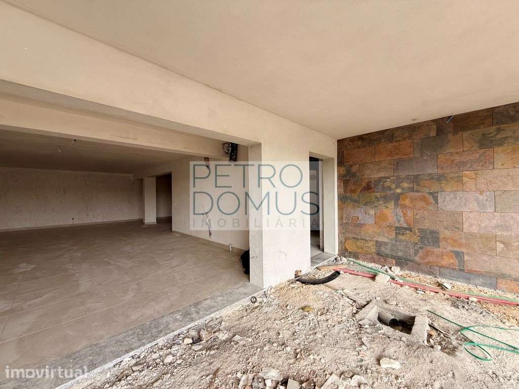 MORADIA T3+1 NOVA COM JARDIM E GARAGEM EM LEIRIA - Grande imagem: 4/38