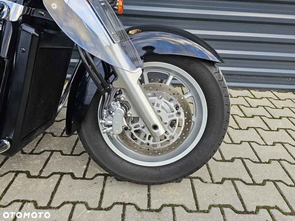Suzuki Intruder - 17