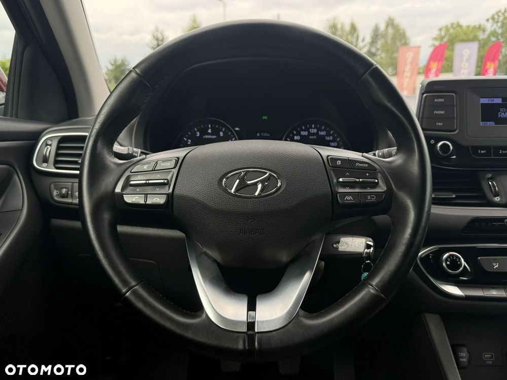 Hyundai i30 1.5 DPI Classic + - 16