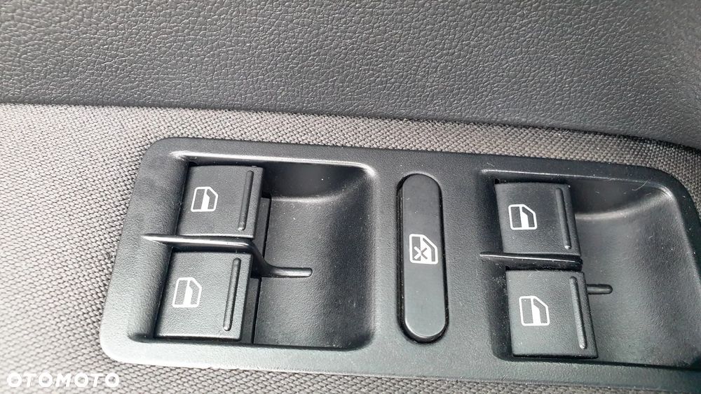 Volkswagen Polo 1.2 TSI Life - 28