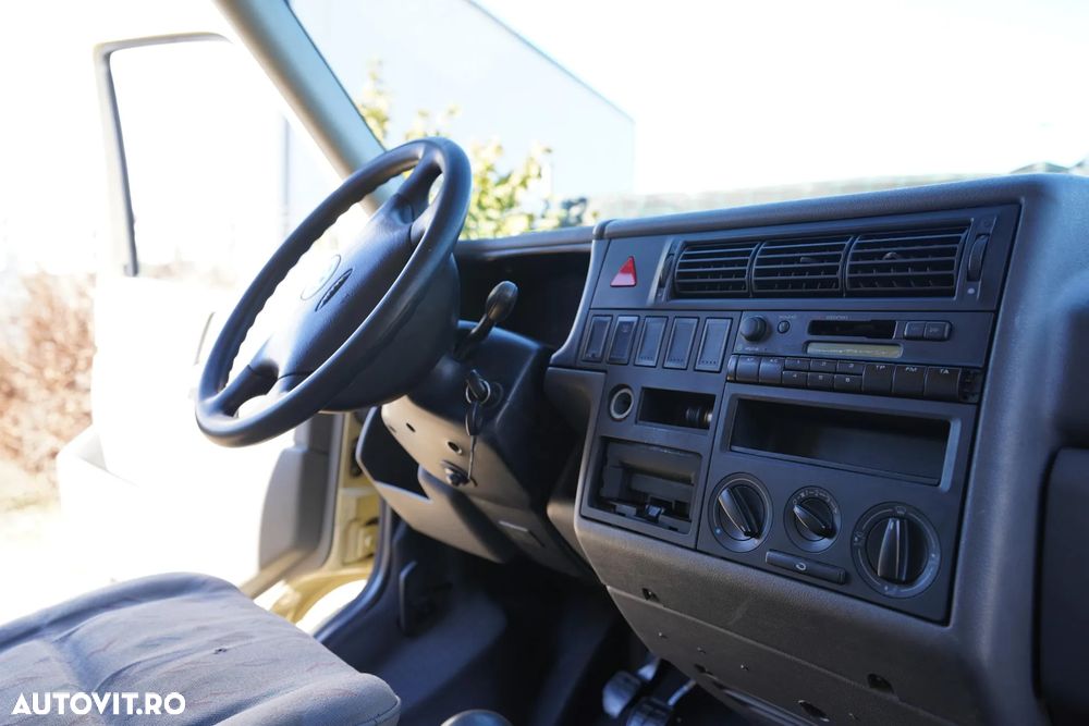 Volkswagen Transporter - 23