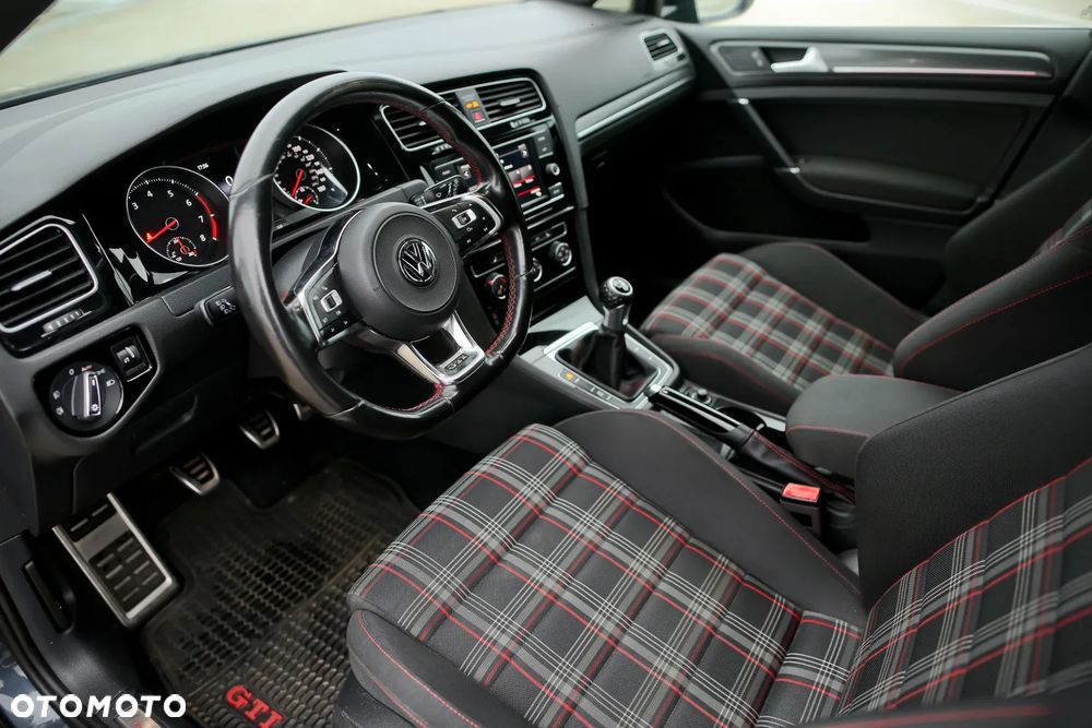 Volkswagen Golf - 15