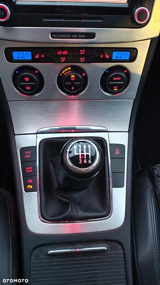 Volkswagen Passat 1.8 TSI Exclusive - 9