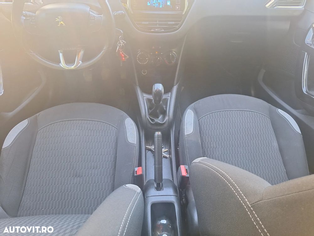 Peugeot 208 1.2 L PureTech Active - 6