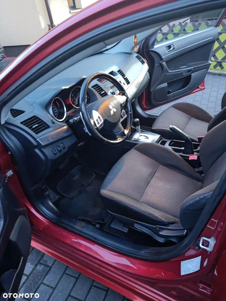 Mitsubishi Lancer - 9