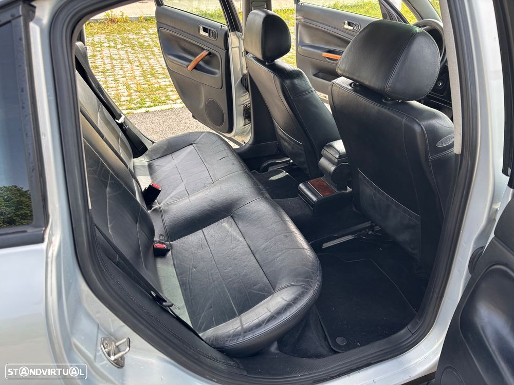 VW Passat 1.9 TDi Confortline Top - 6