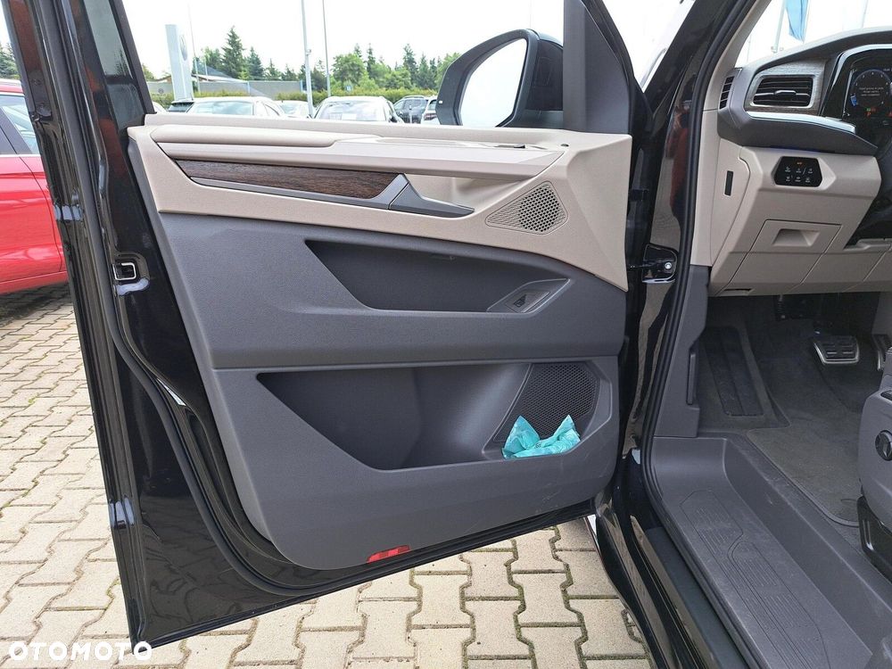 Volkswagen Multivan - 11
