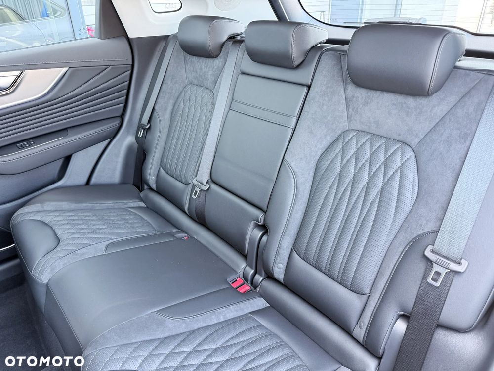 Hongqi HS5 2.0T Executive AWD - 32