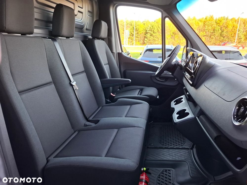 Mercedes-Benz Sprinter 319 CDI Furgon Ekstra Długi 4325+mm - 21