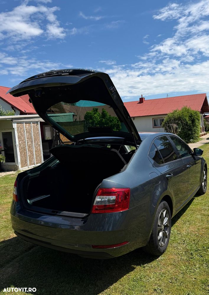 Skoda Octavia 1.6 TDI DSG Style - 4