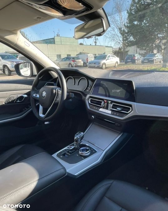 BMW Seria 3 318d Sport Line - 16