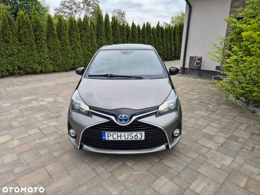 Toyota Yaris Hybrid 100 Business Edition - 13