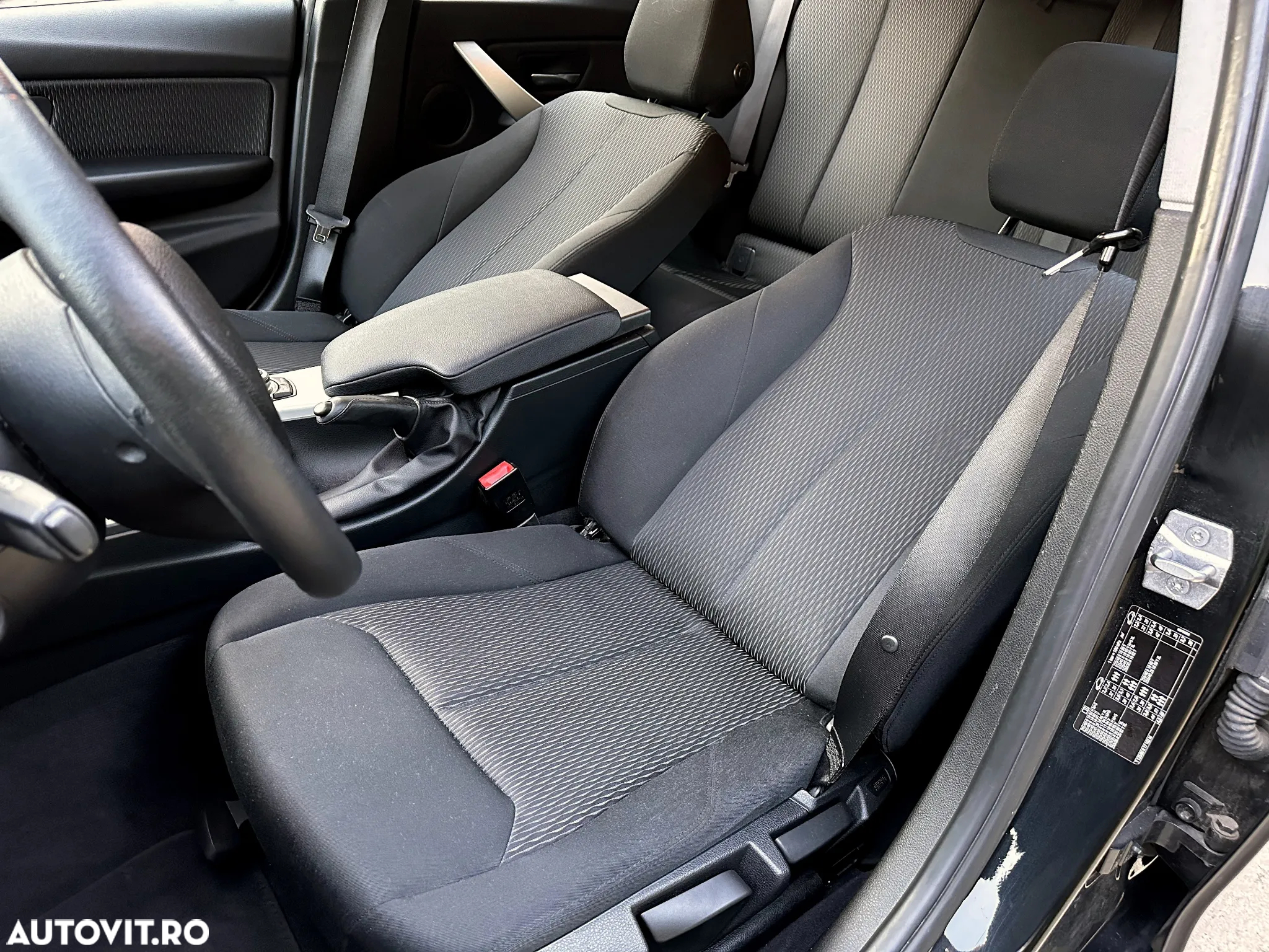 BMW Seria 3 318d Touring - 10