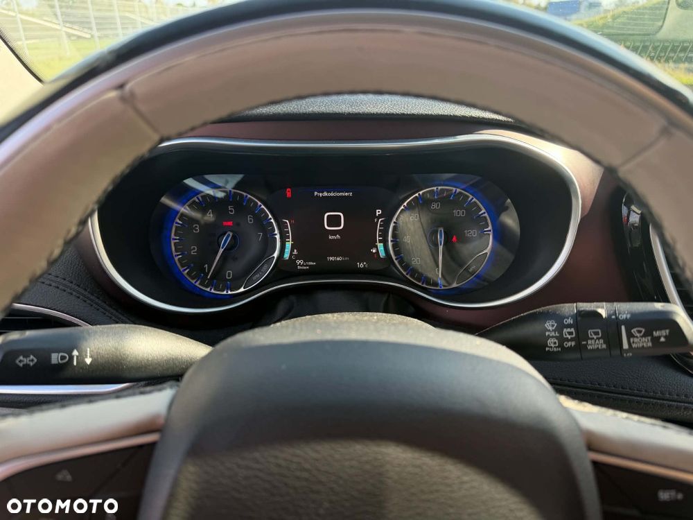 Chrysler Pacifica - 4