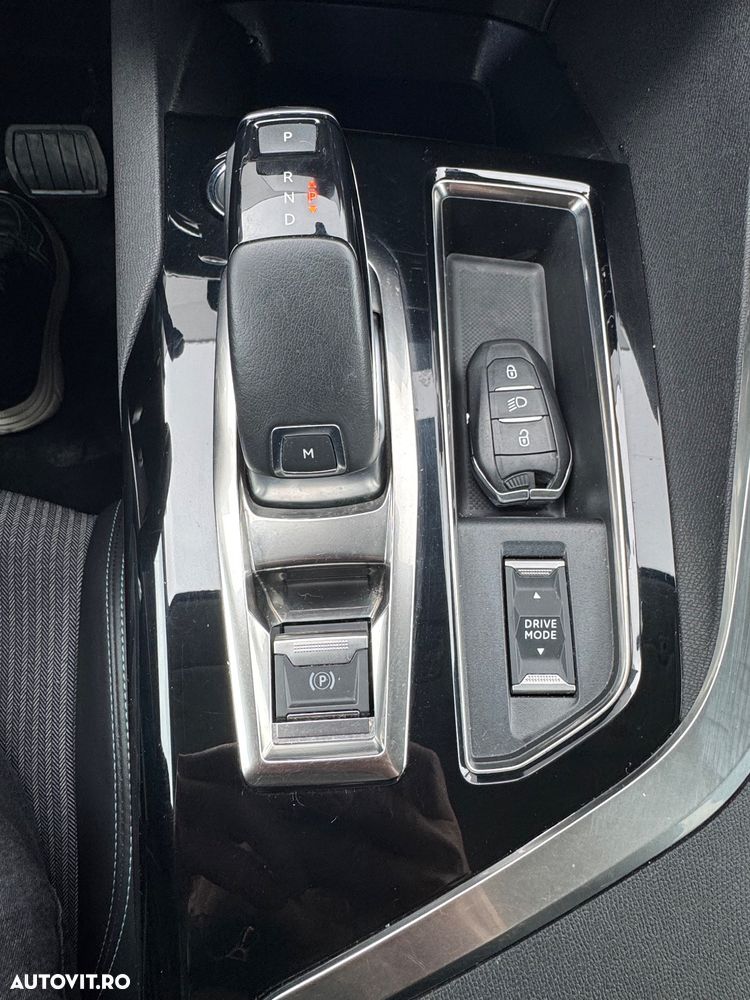 Peugeot 3008 PureTech 130 Stop & Start GPF EAT8 Allure - 26