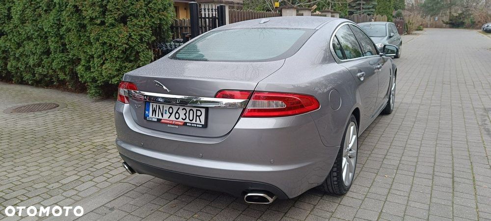 Jaguar XF 3.0 V6 D Luxury - 7