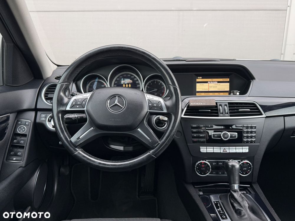 Mercedes-Benz Klasa C 180 CGI Automatik BlueEFFICIENCY Elegance - 27