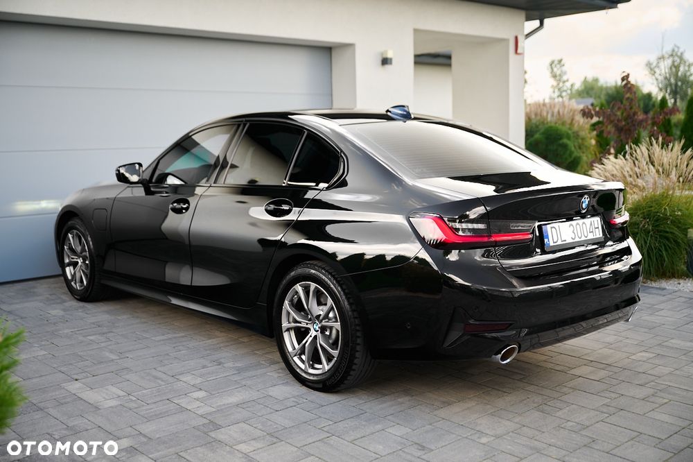 BMW Seria 3 330e Sport Line sport - 11