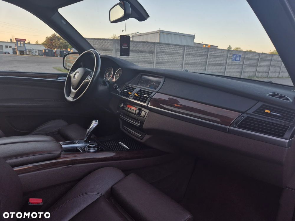 BMW X5 xDrive35d - 26