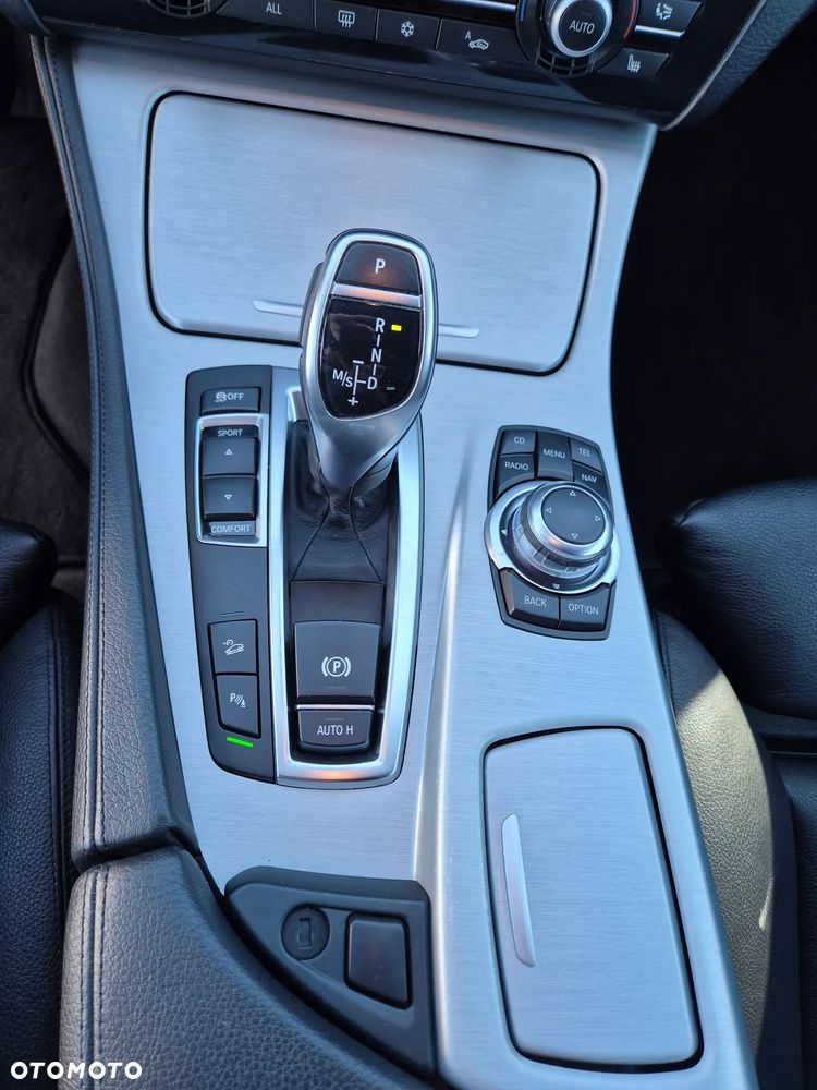 BMW Seria 5 530d xDrive Sport-Aut Modern Line - 32