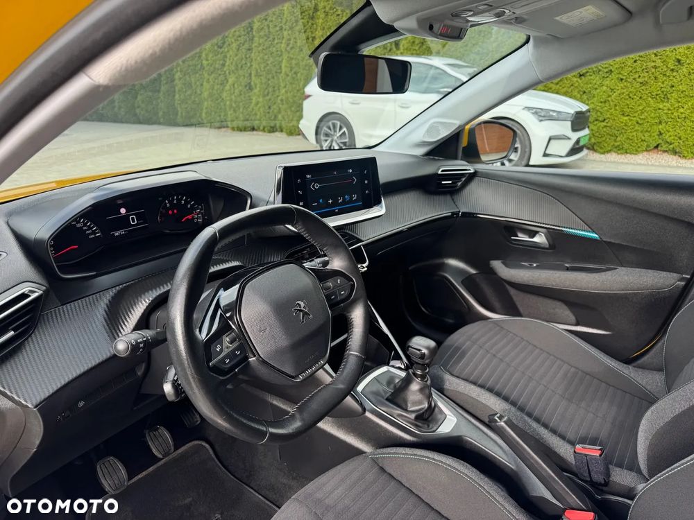 Peugeot 208 - 10