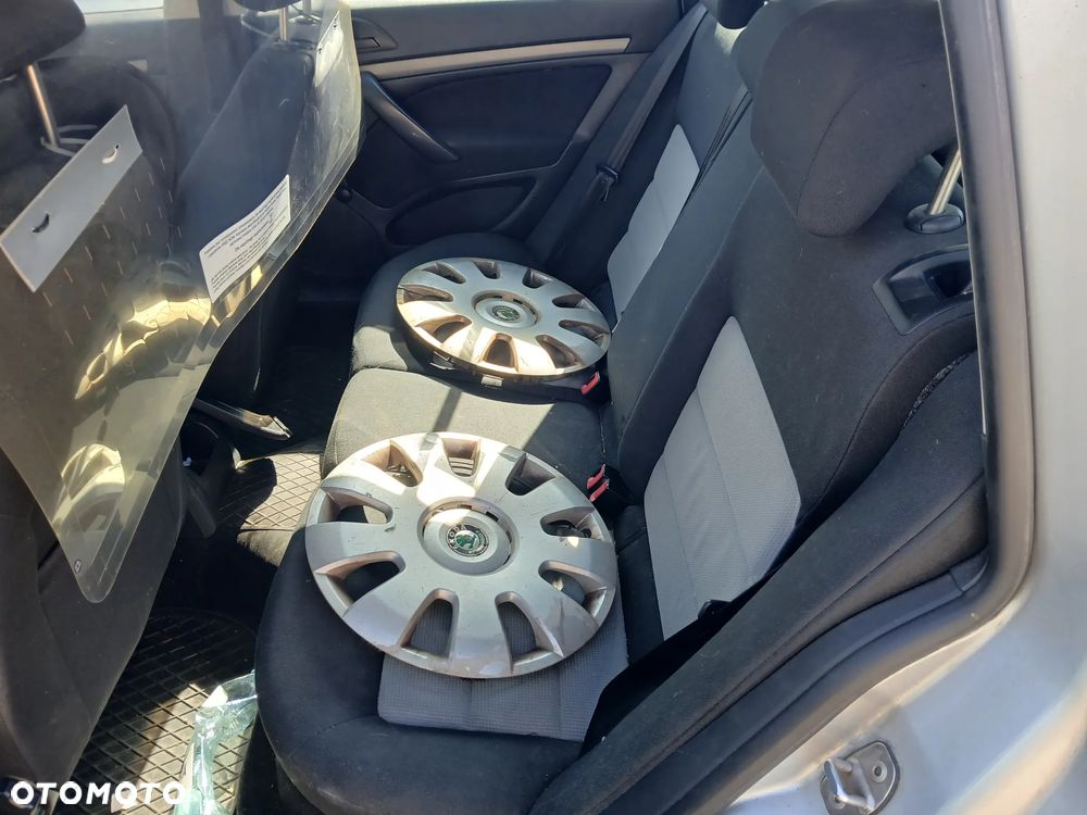 skoda octavia II 2 kombi LA7W fotel fotele kanapa deska kokpit podsufitka boczek boczki klamka - 7