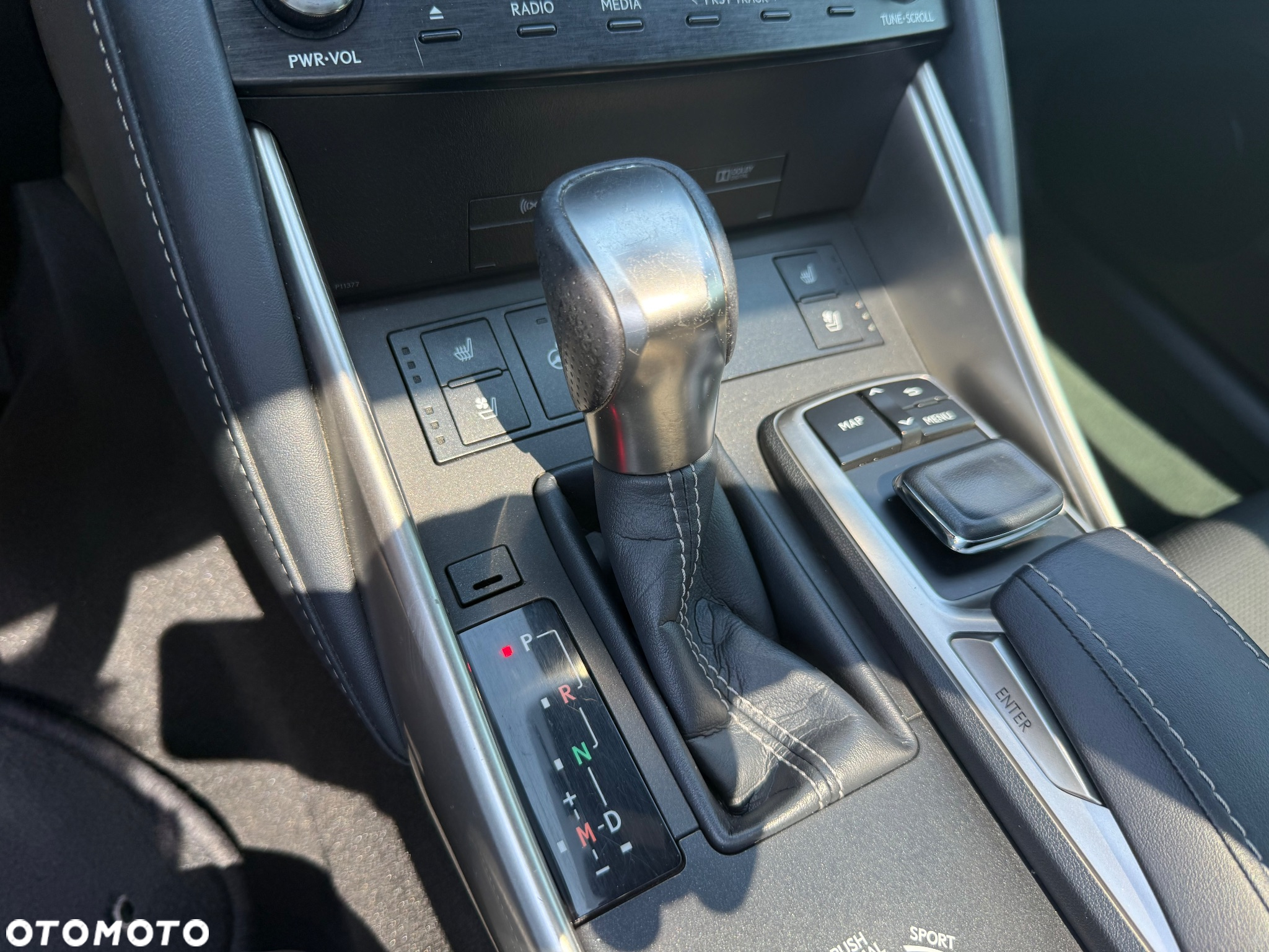Lexus IS 200t / 300 F Sport - 16
