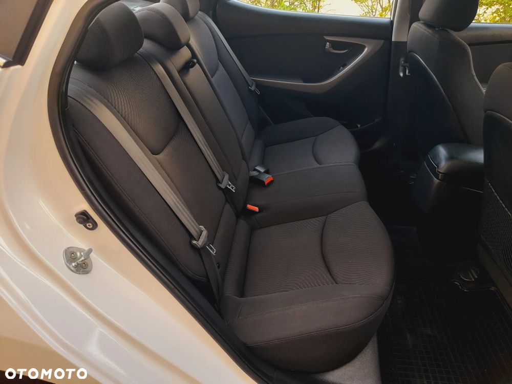 Hyundai Elantra 1.6 Comfort - 10