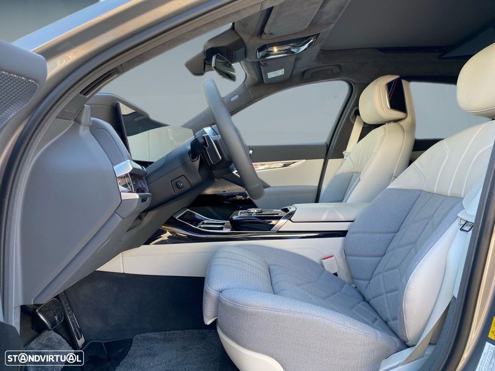 BMW i7 xDrive60 Pack Desportivo M - 3